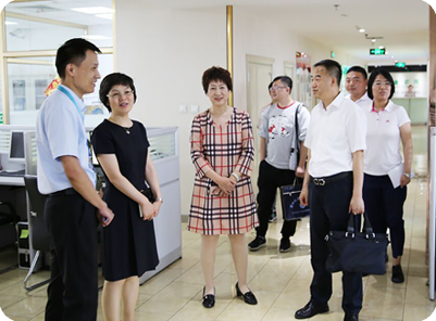   哈爾濱市統(tǒng)計(jì)局副局長(zhǎng)丁威、道里區(qū)統(tǒng)計(jì)局、工農(nóng)街道辦事處相關(guān)領(lǐng)導(dǎo)蒞臨金農(nóng)網(wǎng)調(diào)研指導(dǎo)農(nóng)業(yè)電商工作